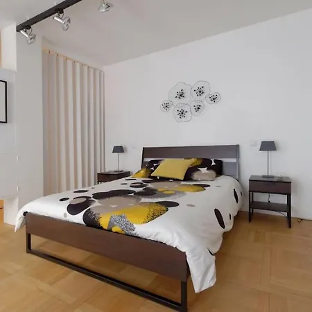 Apartment 16 -near Champs-elysees 75m2