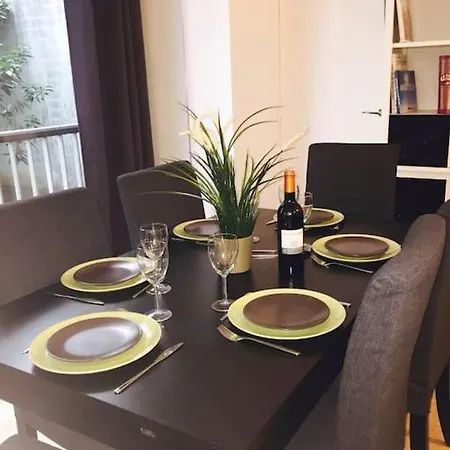 16 -near Champs-elysees 75m2 * Parigi