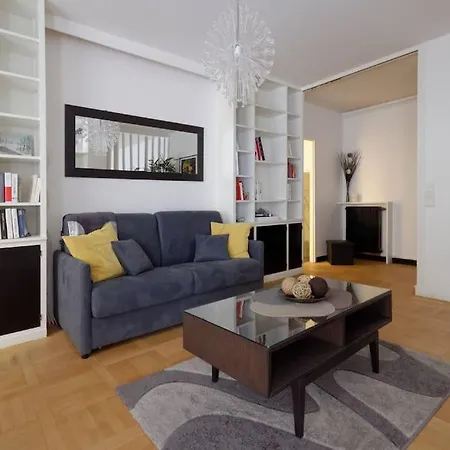 Appartamento 16 -near Champs-elysees 75m2